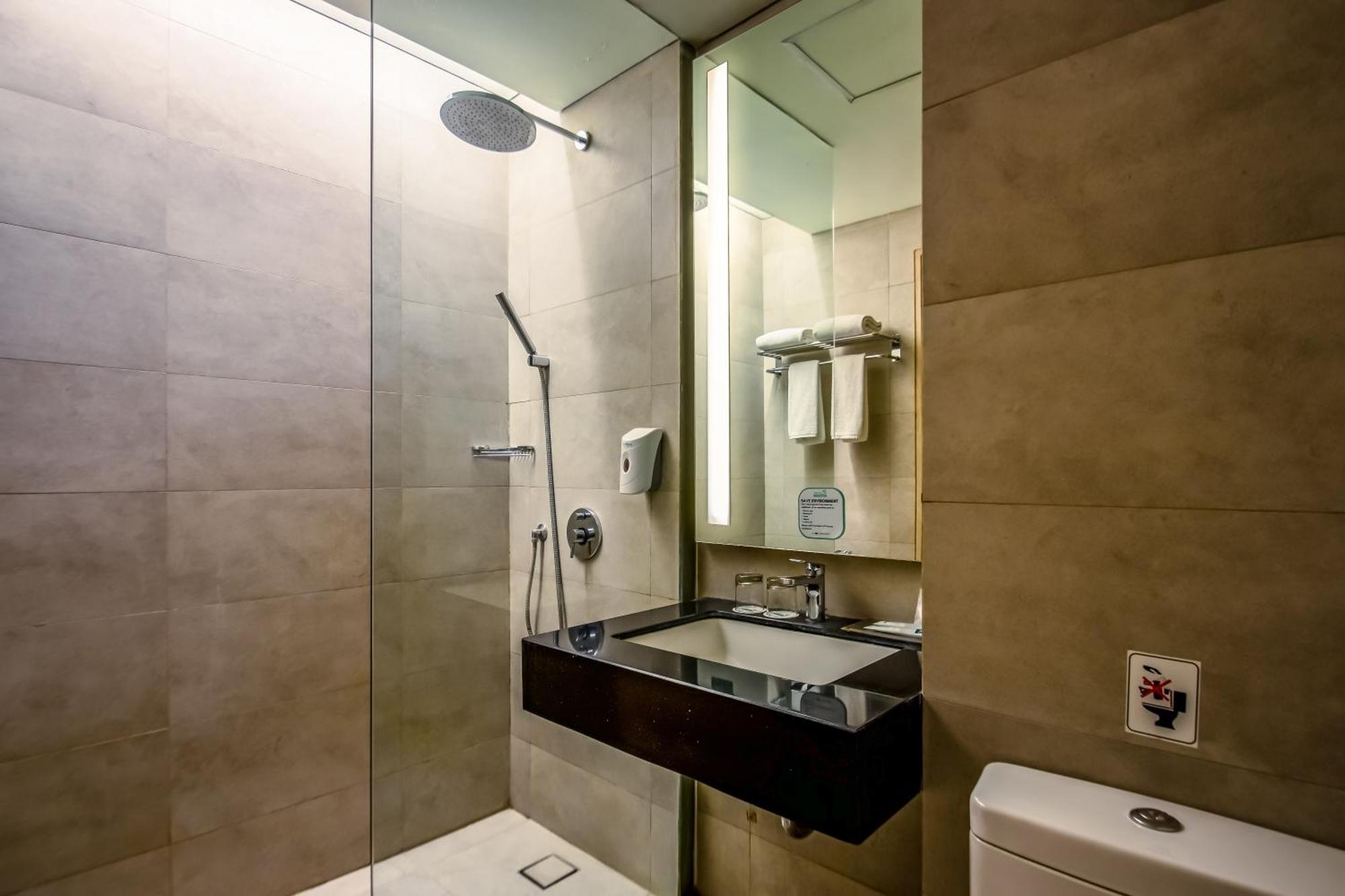 Hotel Ayola Lippo Cikarang Extérieur photo