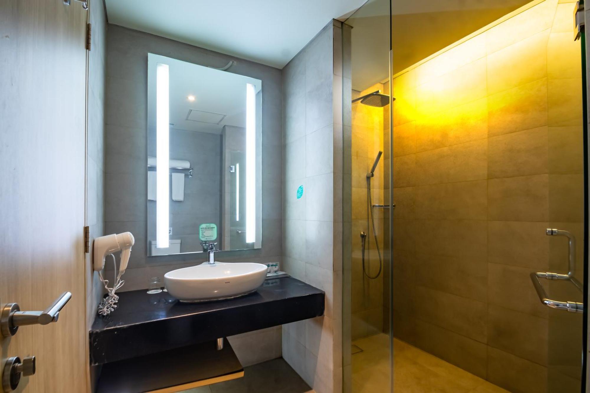 Hotel Ayola Lippo Cikarang Extérieur photo