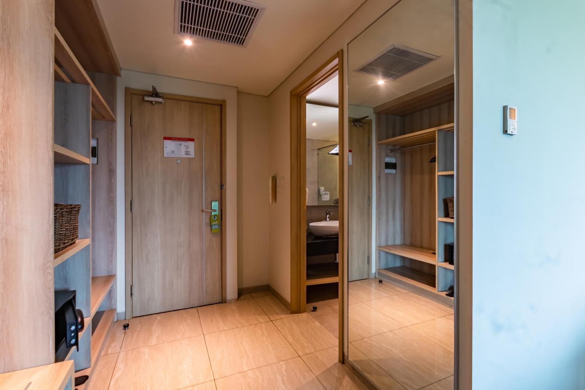 Hotel Ayola Lippo Cikarang Extérieur photo