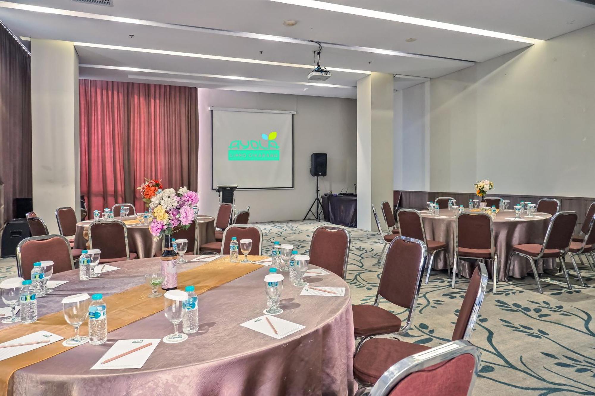 Hotel Ayola Lippo Cikarang Extérieur photo