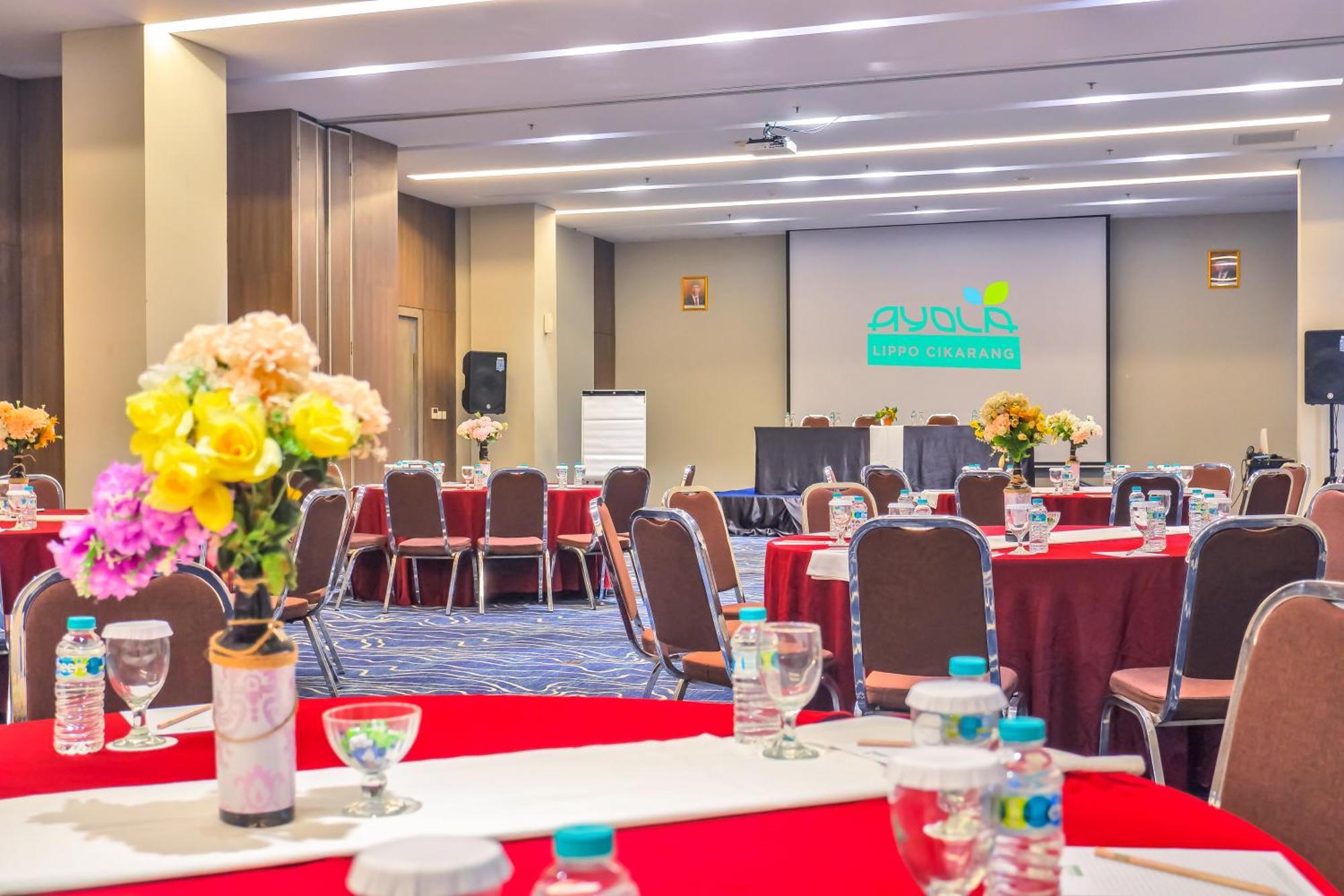 Hotel Ayola Lippo Cikarang Extérieur photo