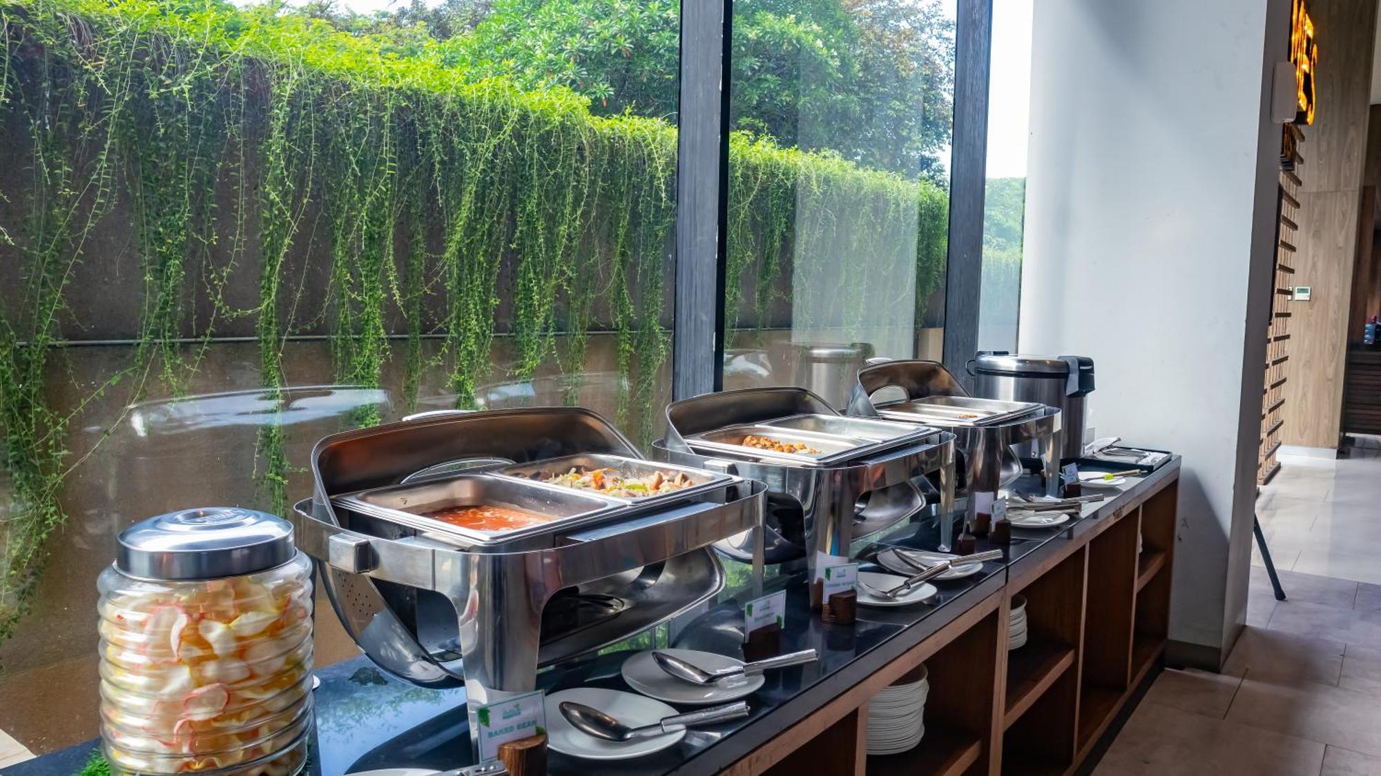 Hotel Ayola Lippo Cikarang Extérieur photo