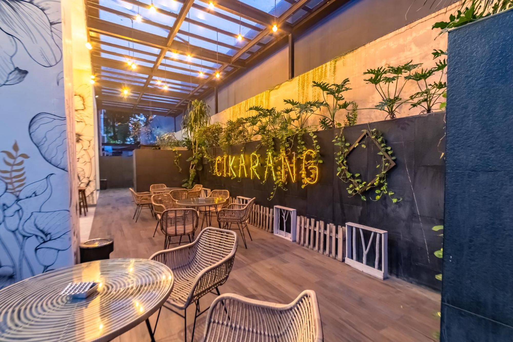 Hotel Ayola Lippo Cikarang Extérieur photo