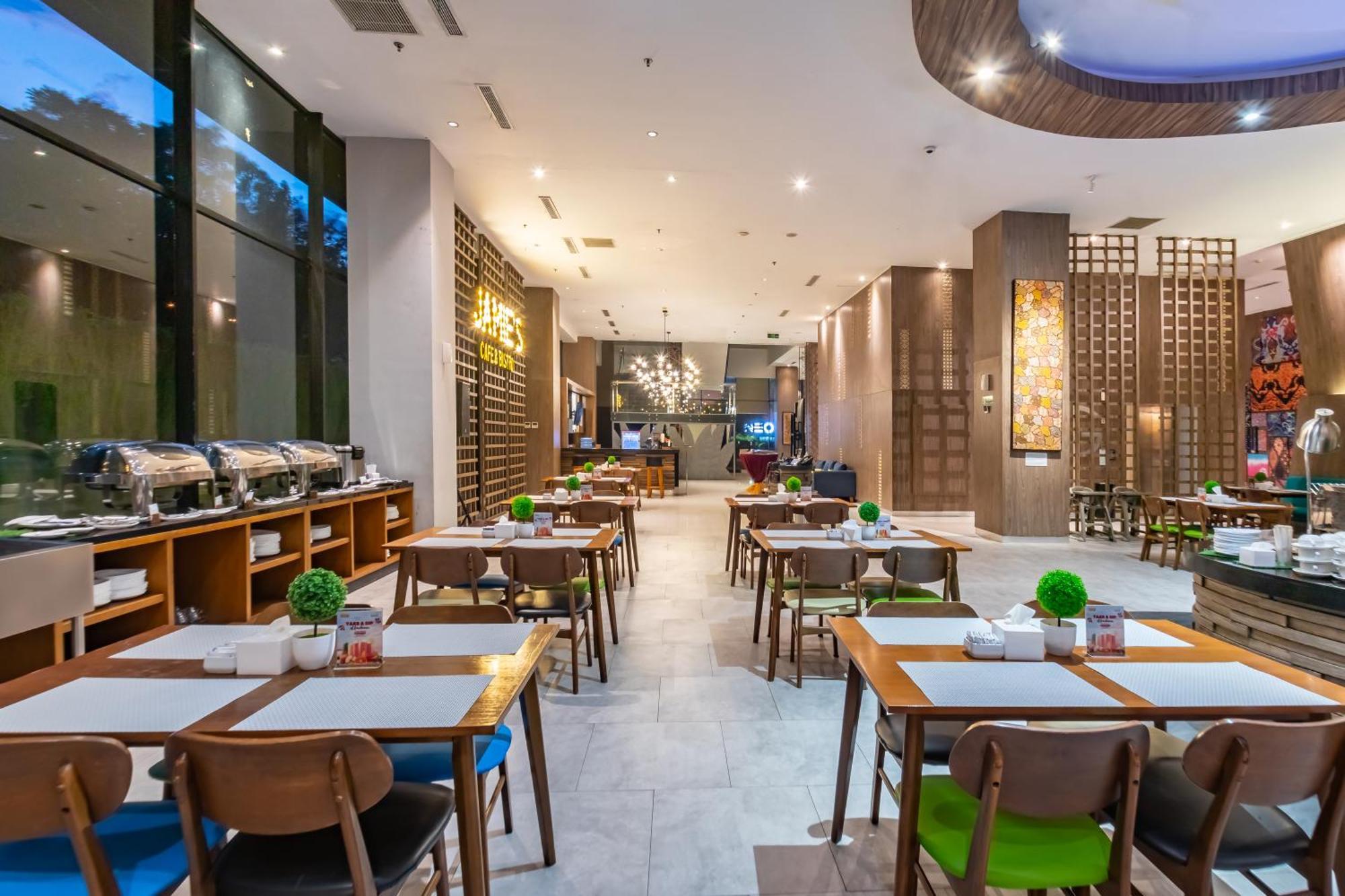 Hotel Ayola Lippo Cikarang Extérieur photo