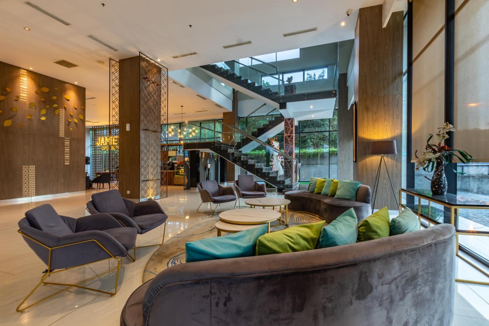 Hotel Ayola Lippo Cikarang Extérieur photo