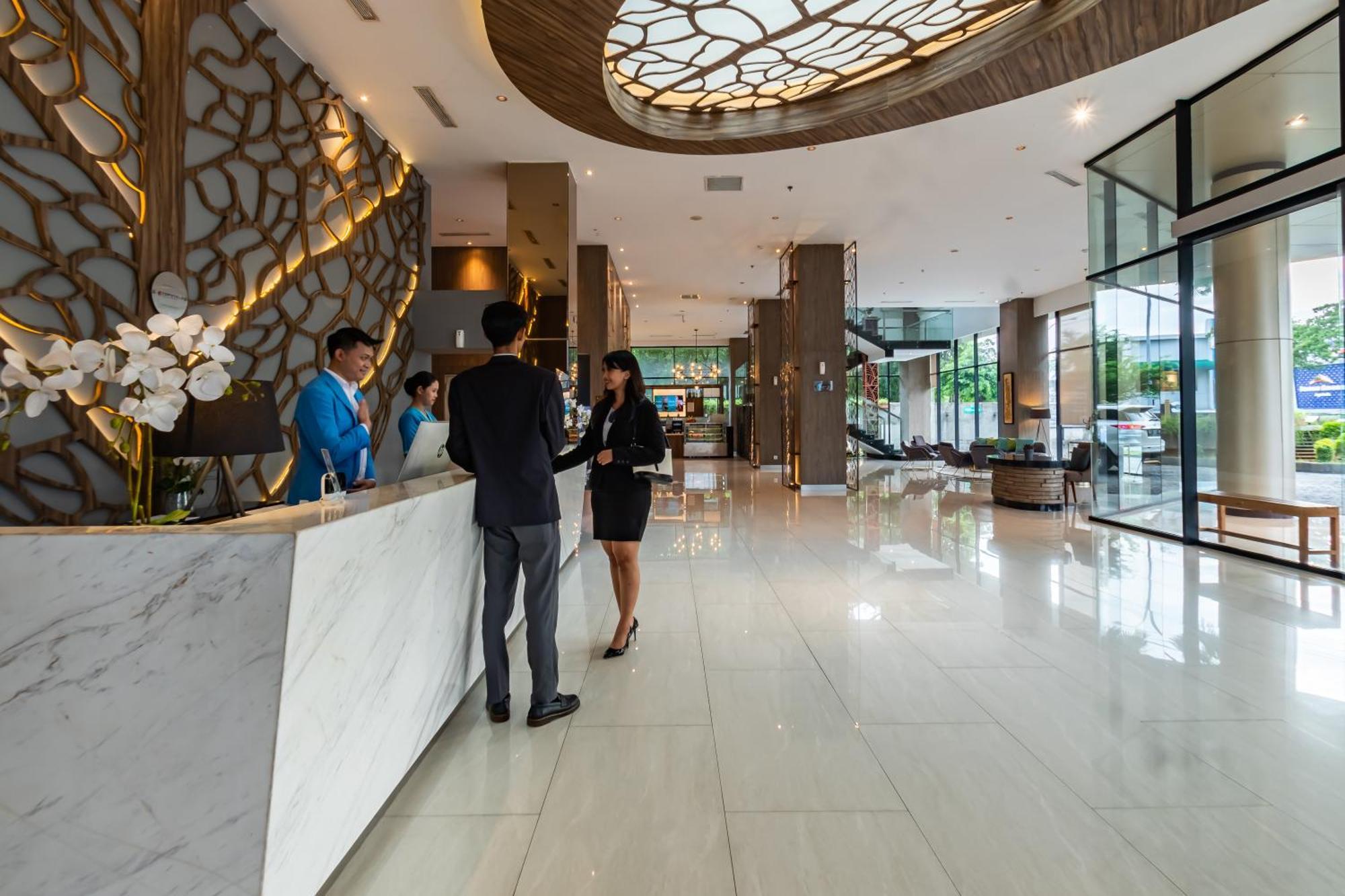 Hotel Ayola Lippo Cikarang Extérieur photo